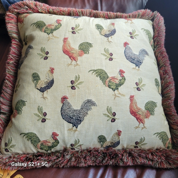 Vintage chicken decor pillow - Picture 2 of 4